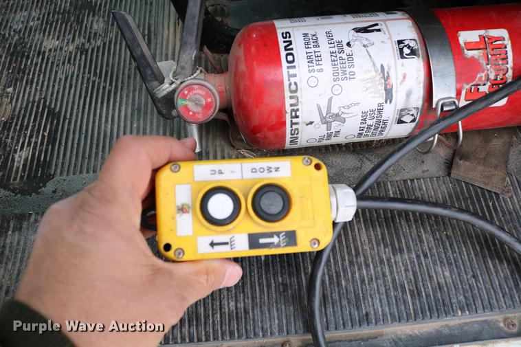 image for item DC3545 1998 International 4700 dump truck