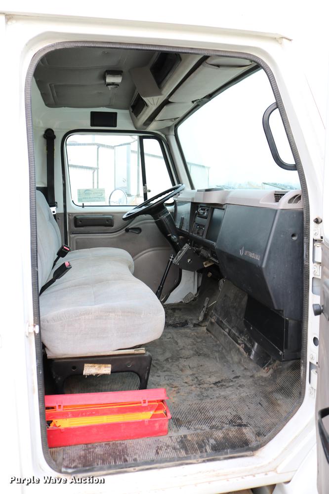 image for item DC3545 1998 International 4700 dump truck