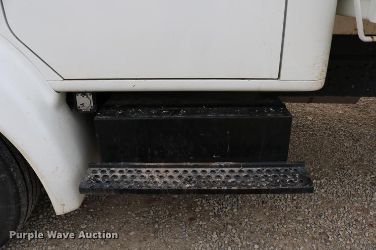 image for item DC3545 1998 International 4700 dump truck