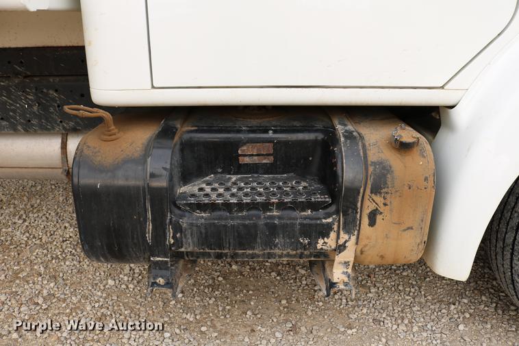 image for item DC3545 1998 International 4700 dump truck