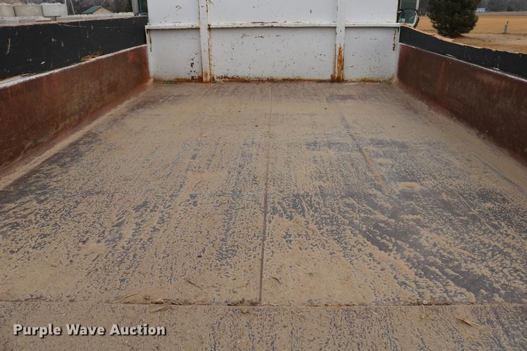 image for item DC3545 1998 International 4700 dump truck