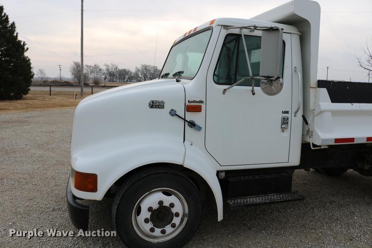 image for item DC3545 1998 International 4700 dump truck