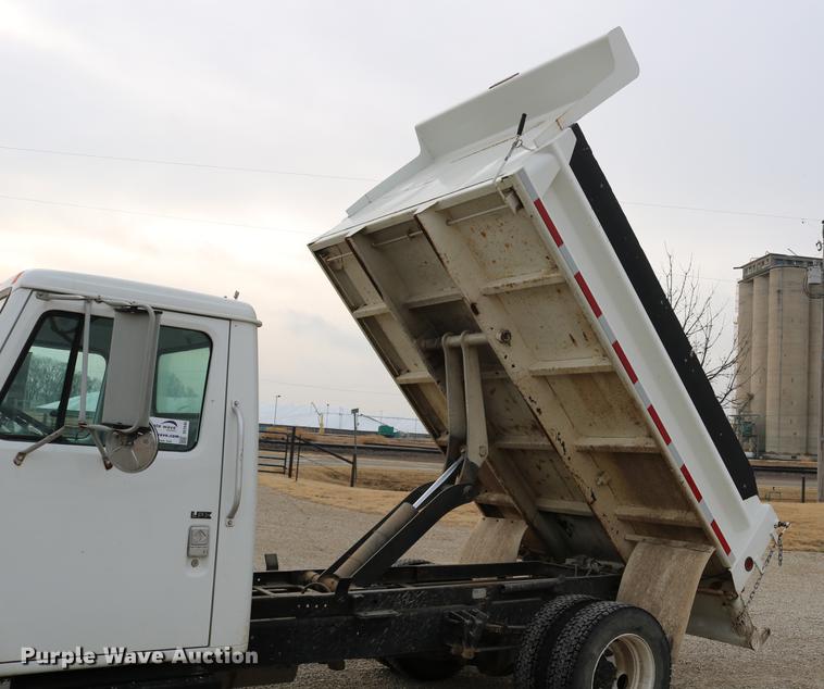 image for item DC3545 1998 International 4700 dump truck