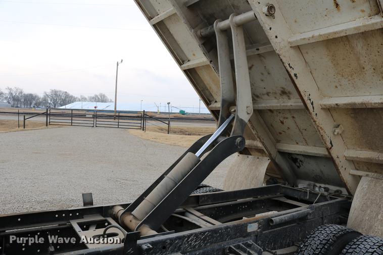 image for item DC3545 1998 International 4700 dump truck