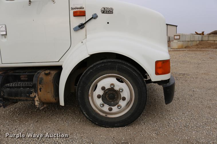 image for item DC3545 1998 International 4700 dump truck