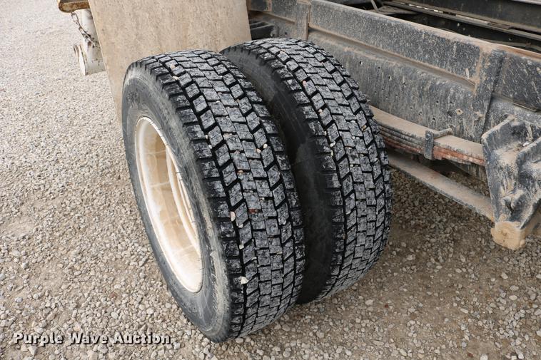 image for item DC3545 1998 International 4700 dump truck