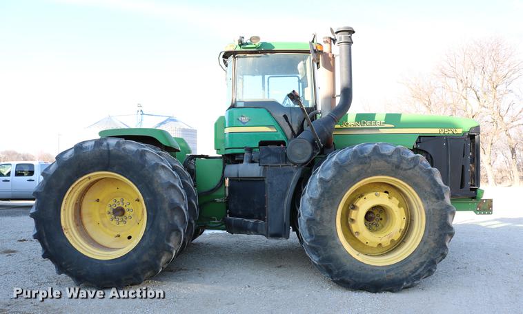 image for item DC3546 2003 John Deere 9520 4WD tractor