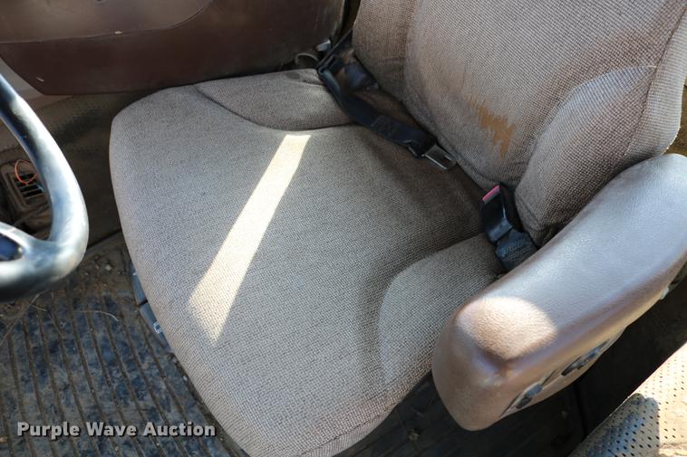 image for item DC3546 2003 John Deere 9520 4WD tractor