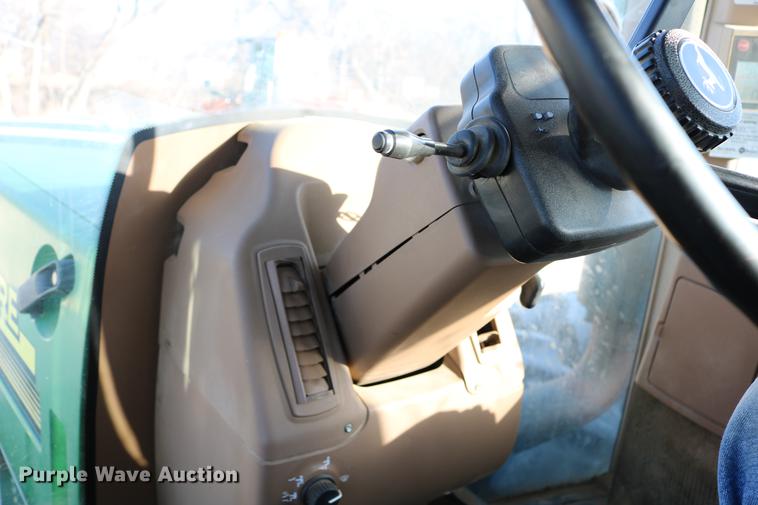 image for item DC3546 2003 John Deere 9520 4WD tractor