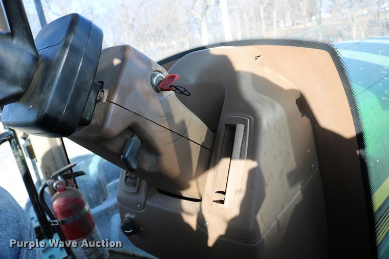 image for item DC3546 2003 John Deere 9520 4WD tractor