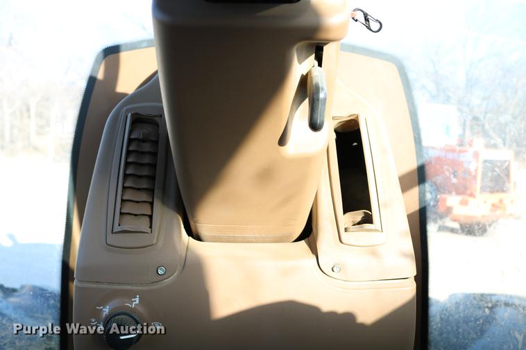 image for item DC3546 2003 John Deere 9520 4WD tractor