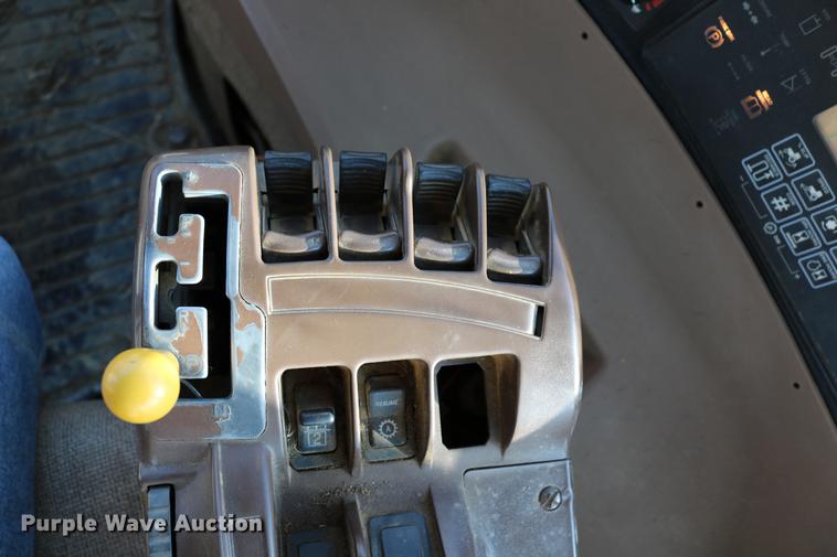 image for item DC3546 2003 John Deere 9520 4WD tractor