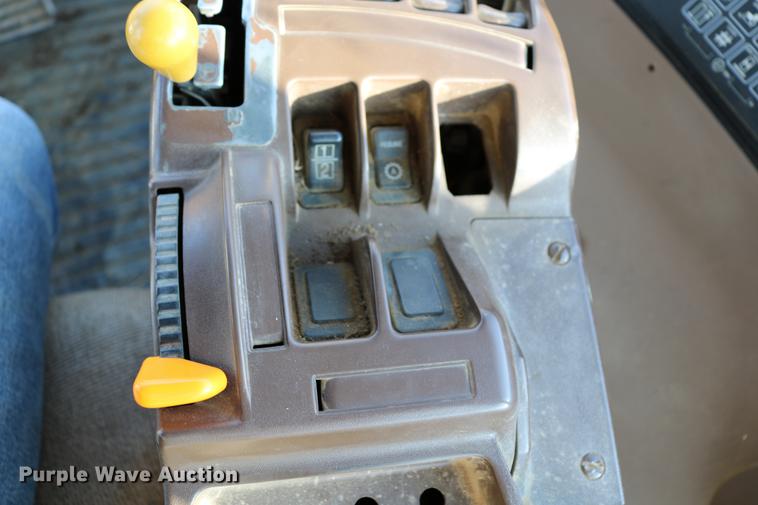 image for item DC3546 2003 John Deere 9520 4WD tractor