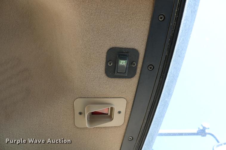 image for item DC3546 2003 John Deere 9520 4WD tractor