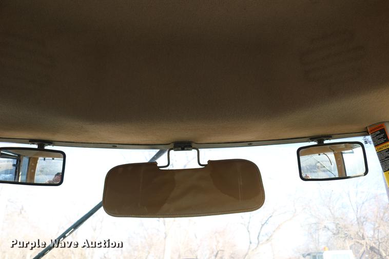 image for item DC3546 2003 John Deere 9520 4WD tractor