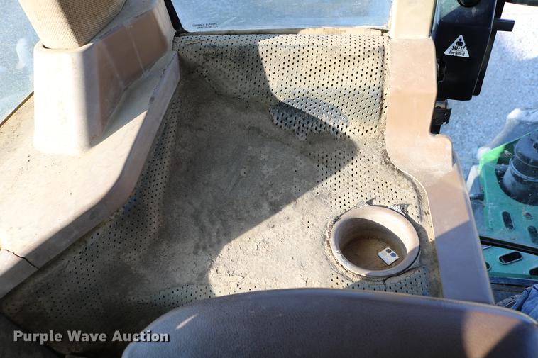 image for item DC3546 2003 John Deere 9520 4WD tractor