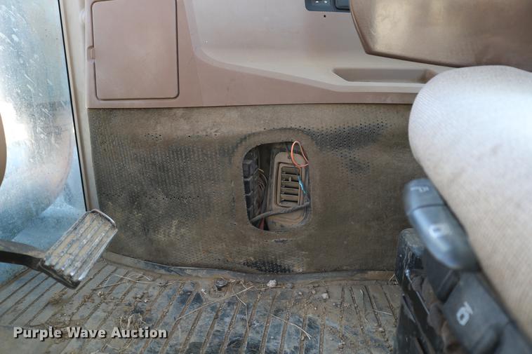 image for item DC3546 2003 John Deere 9520 4WD tractor