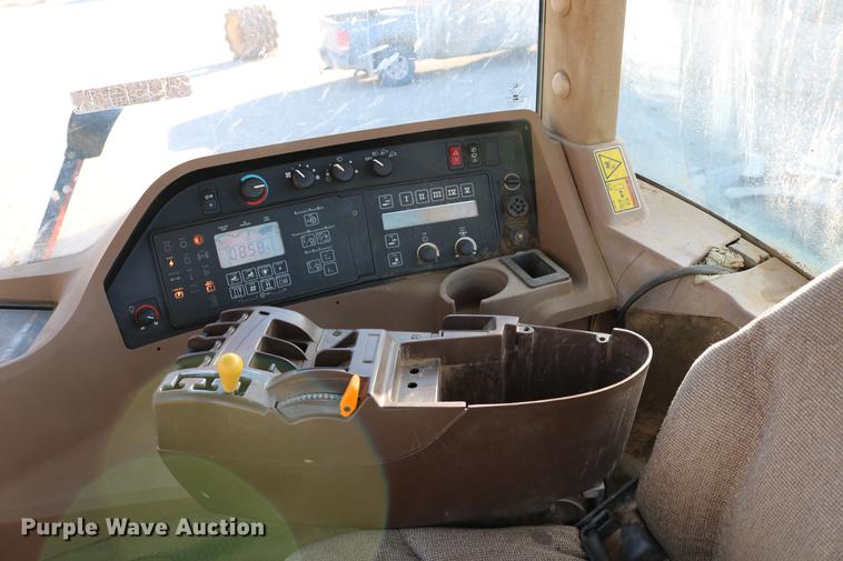 image for item DC3546 2003 John Deere 9520 4WD tractor