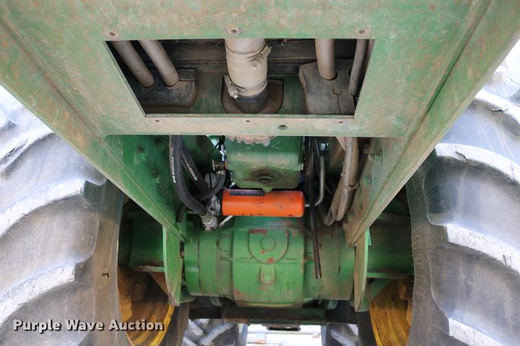 image for item DC3546 2003 John Deere 9520 4WD tractor