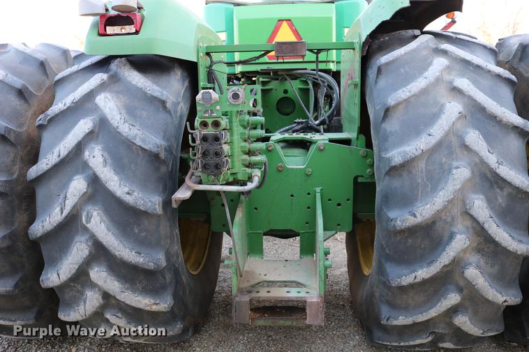 image for item DC3546 2003 John Deere 9520 4WD tractor