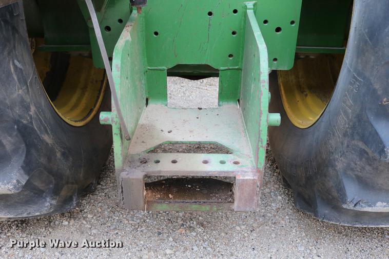 image for item DC3546 2003 John Deere 9520 4WD tractor