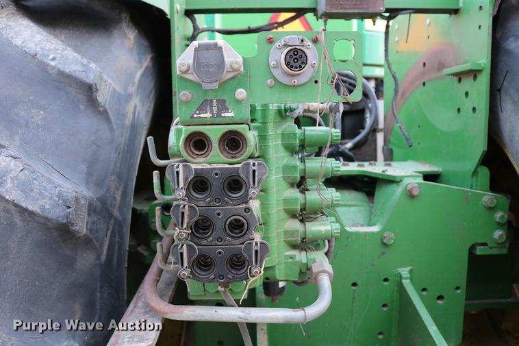 image for item DC3546 2003 John Deere 9520 4WD tractor