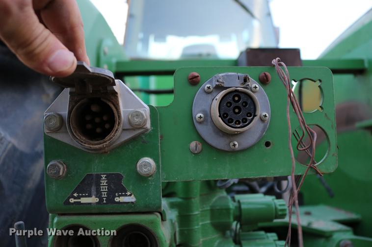 image for item DC3546 2003 John Deere 9520 4WD tractor