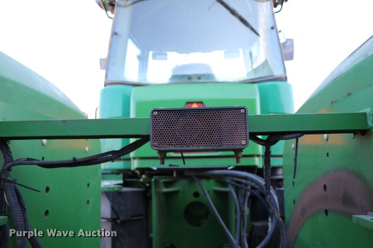 image for item DC3546 2003 John Deere 9520 4WD tractor