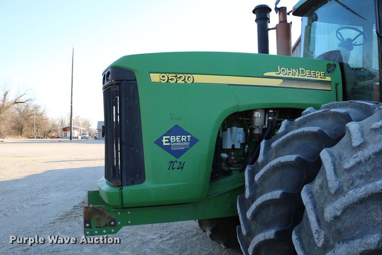 image for item DC3546 2003 John Deere 9520 4WD tractor