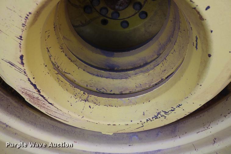 image for item DC3546 2003 John Deere 9520 4WD tractor