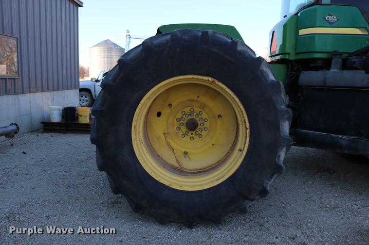 image for item DC3546 2003 John Deere 9520 4WD tractor