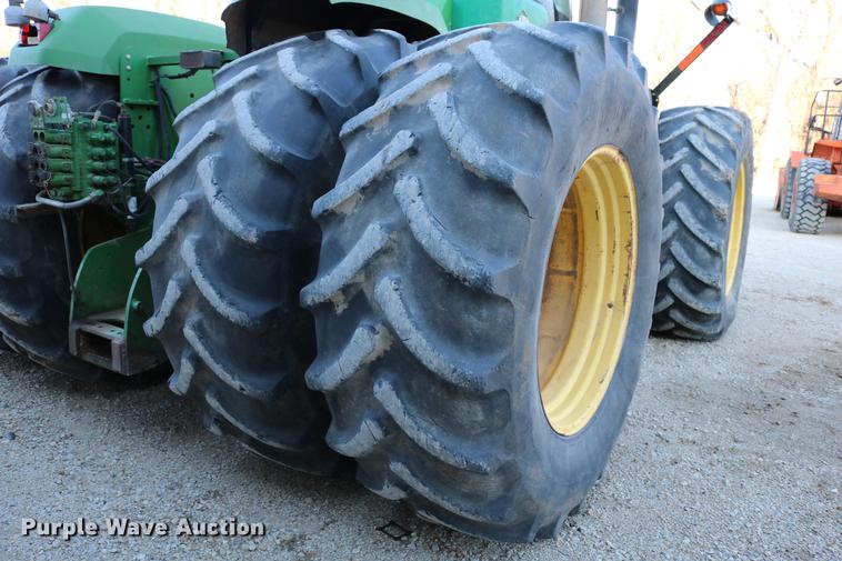 image for item DC3546 2003 John Deere 9520 4WD tractor