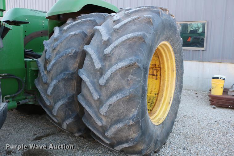 image for item DC3546 2003 John Deere 9520 4WD tractor