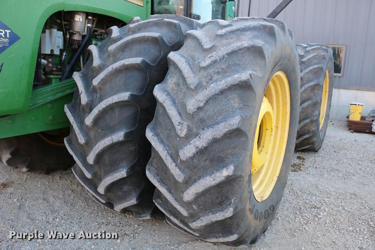 image for item DC3546 2003 John Deere 9520 4WD tractor