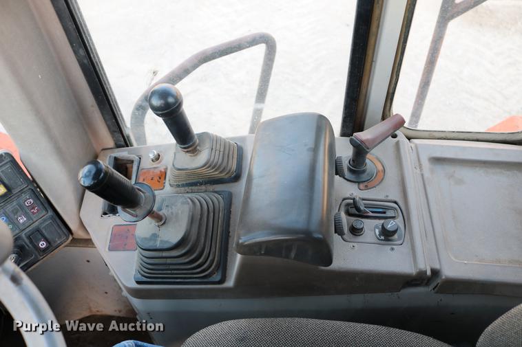 image for item DC3557 1995 Fiat-Allis FR160 wheel loader