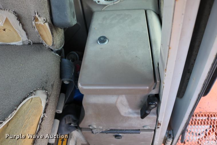 image for item DC3557 1995 Fiat-Allis FR160 wheel loader