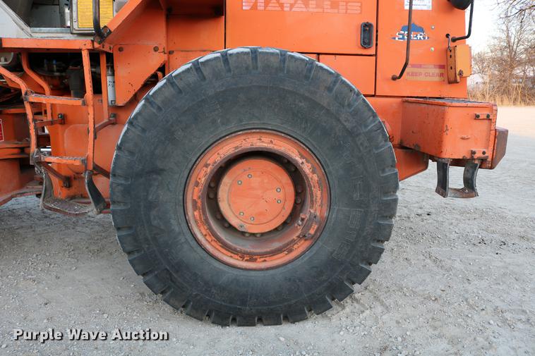 image for item DC3557 1995 Fiat-Allis FR160 wheel loader