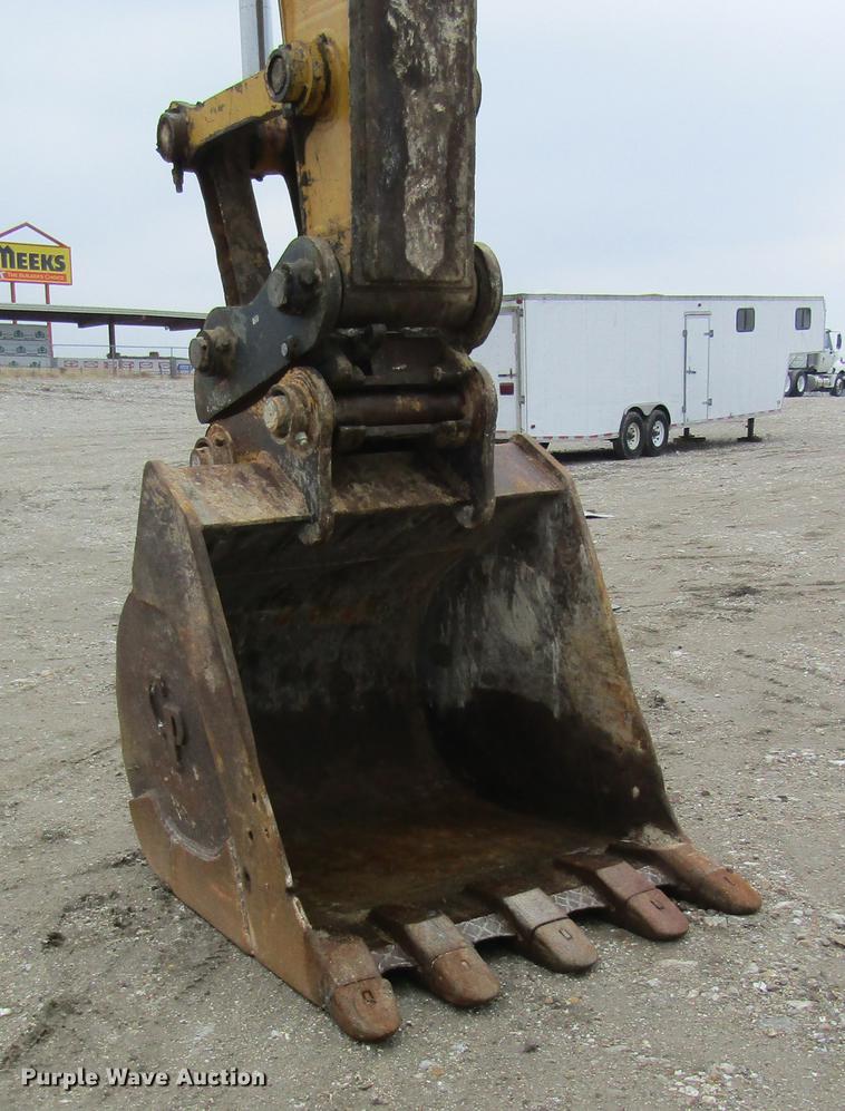 image for item DC4473 2005 John Deere 270 excavator