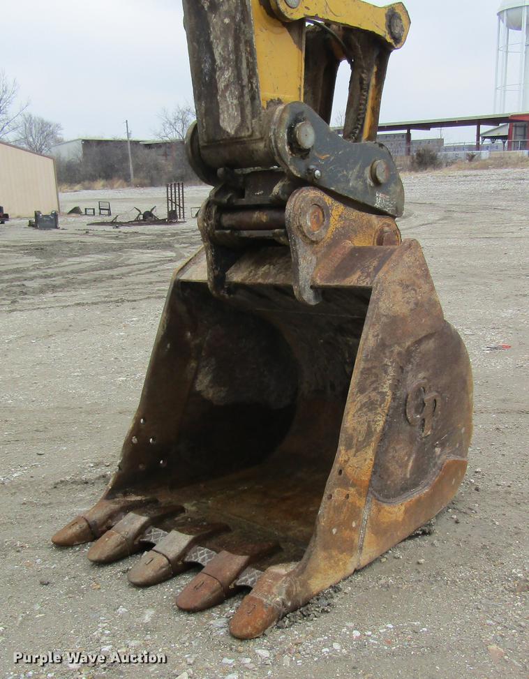image for item DC4473 2005 John Deere 270 excavator