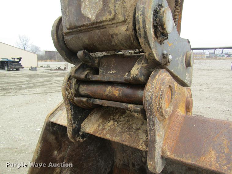 image for item DC4473 2005 John Deere 270 excavator