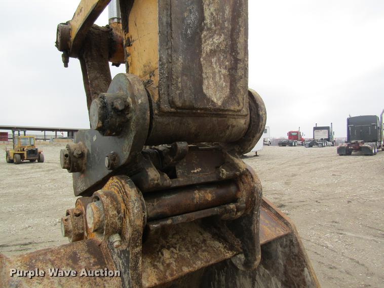 image for item DC4473 2005 John Deere 270 excavator