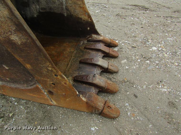 image for item DC4473 2005 John Deere 270 excavator