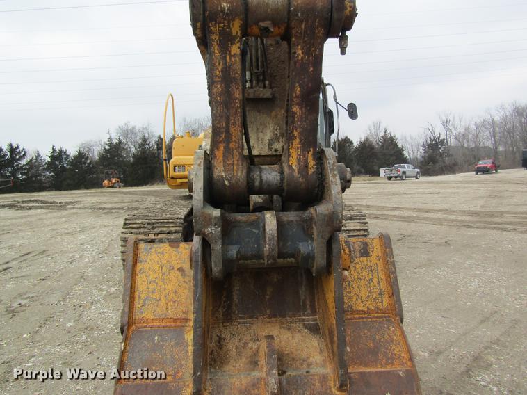 image for item DC4473 2005 John Deere 270 excavator