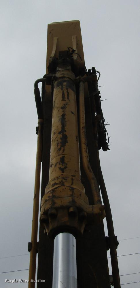 image for item DC4473 2005 John Deere 270 excavator