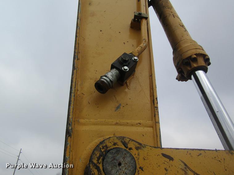 image for item DC4473 2005 John Deere 270 excavator