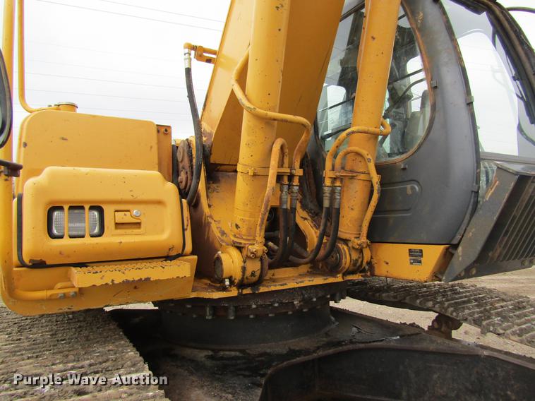 image for item DC4473 2005 John Deere 270 excavator