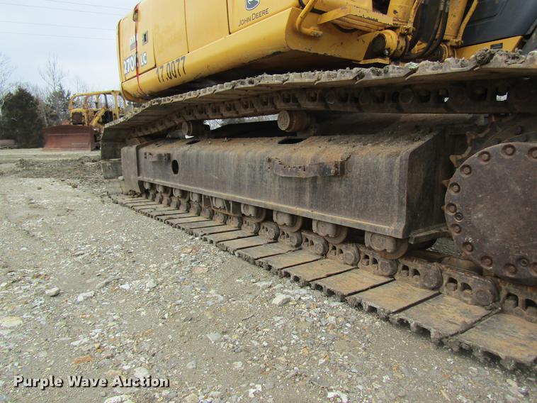 image for item DC4473 2005 John Deere 270 excavator