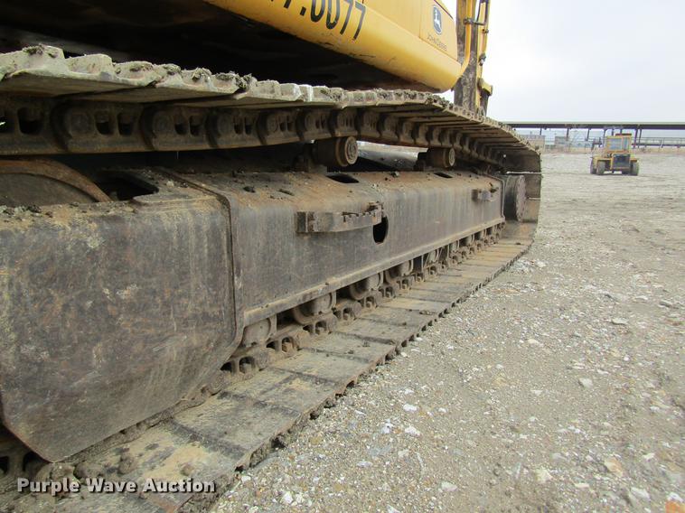 image for item DC4473 2005 John Deere 270 excavator