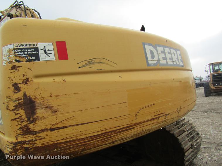 image for item DC4473 2005 John Deere 270 excavator