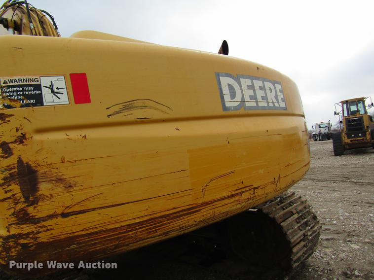 image for item DC4473 2005 John Deere 270 excavator